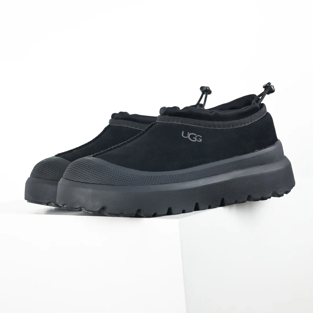 Pick up locally 💰620 Core recommendation, good price Cashmere insoles are a very suitable choice for keeping warm in winter and at home. In the new year, uug launched a series of styles, which are partial to the preferences of young consumers and have also moved to the forefront of fashion trends. Shoe body material Water-repellent coated suede upper 17mm UGGPURE™ implanted wool insole Lightweight non-slip comfortable rubber outsole With brand LOGO Trademark Comes with a full set of packaging Size: 35 36 37 38 39 40 41 42 43 44